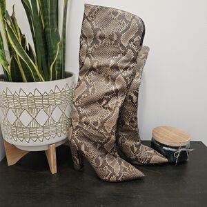 Women's Knee-High Snake Print Pointed Toe Boot